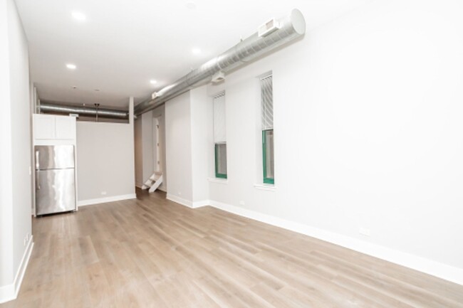 Building Photo - Gorgeous One Bedroom Apartment in Central ...