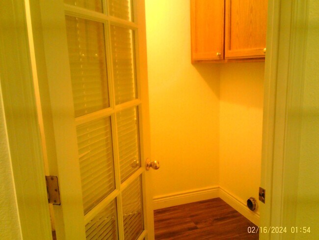 Building Photo - AWAY FROM THE HUSTLE AND BUSTLE !!! MOVE IN SPECIAL! $3047.50 MOVES YOU IN!