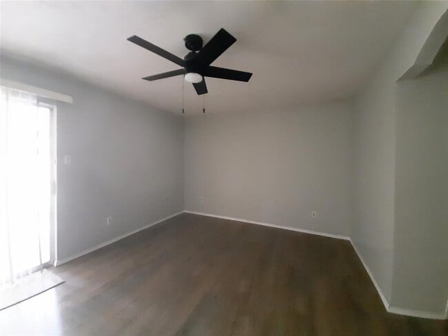 Building Photo - 3511 Dawnwood Dr