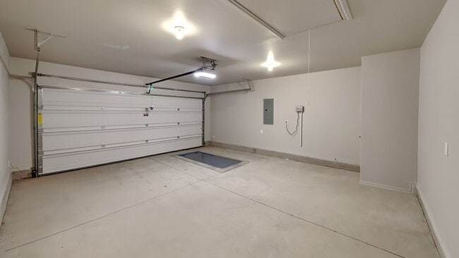 Building Photo - Luxury 4 Bedroom 2 Bathroom Home in Norman Schools (Cedar Lane Community) (Neighborhood Pool and ...