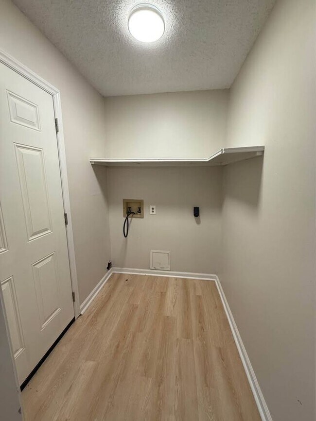 Building Photo - 311 E Jeff Davis Ave