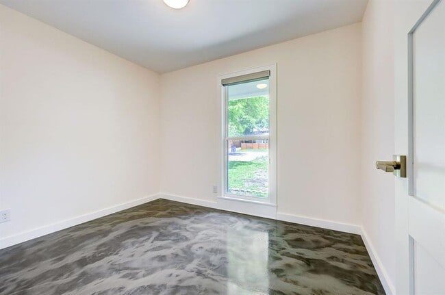 Building Photo - 3100 Ray Wood Dr