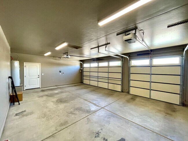 Building Photo - Beautiful 3 Bedroom Home in Central Kingman!