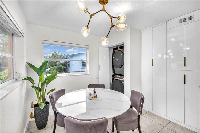 Building Photo - 4521 SW 34th Dr