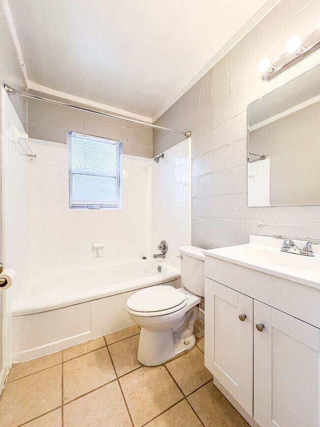 Building Photo - Nylic 14