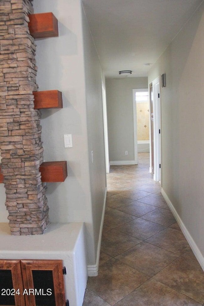 Building Photo - 6103 W Villa Theresa Dr