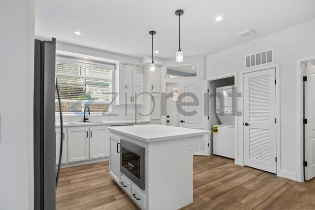 Building Photo - 10112 Westminster Ct