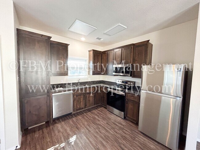 Building Photo - 818 Rose St