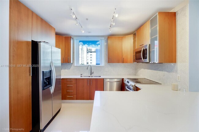 Building Photo - 1945 S Ocean Dr