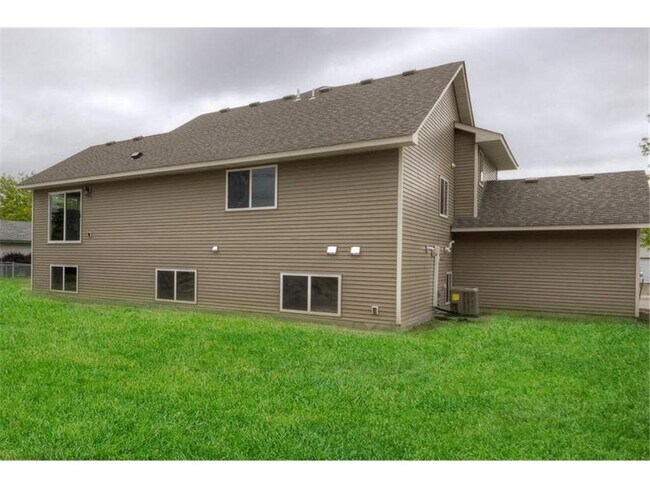 Building Photo - 9780 Jordan Ave NE