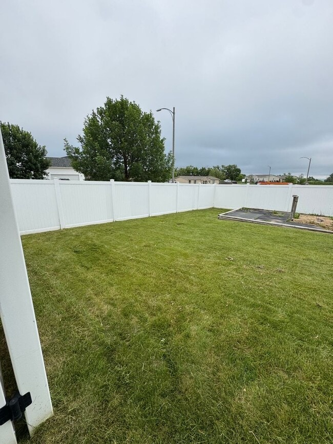 Building Photo - Beautiful Home in NW Mandan for Rent