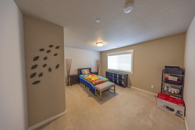 Building Photo - Four Bedroom Home + Bonus & Den in Gated C...