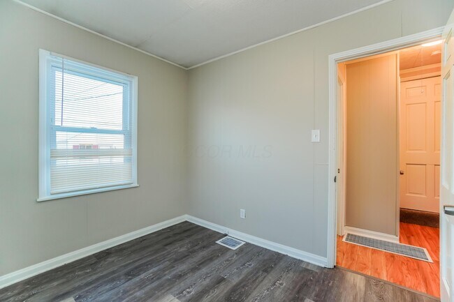 Building Photo - 494 Eldon Ave
