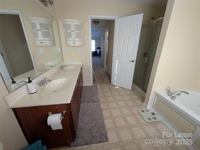 Building Photo - 2102 Big Pine Dr