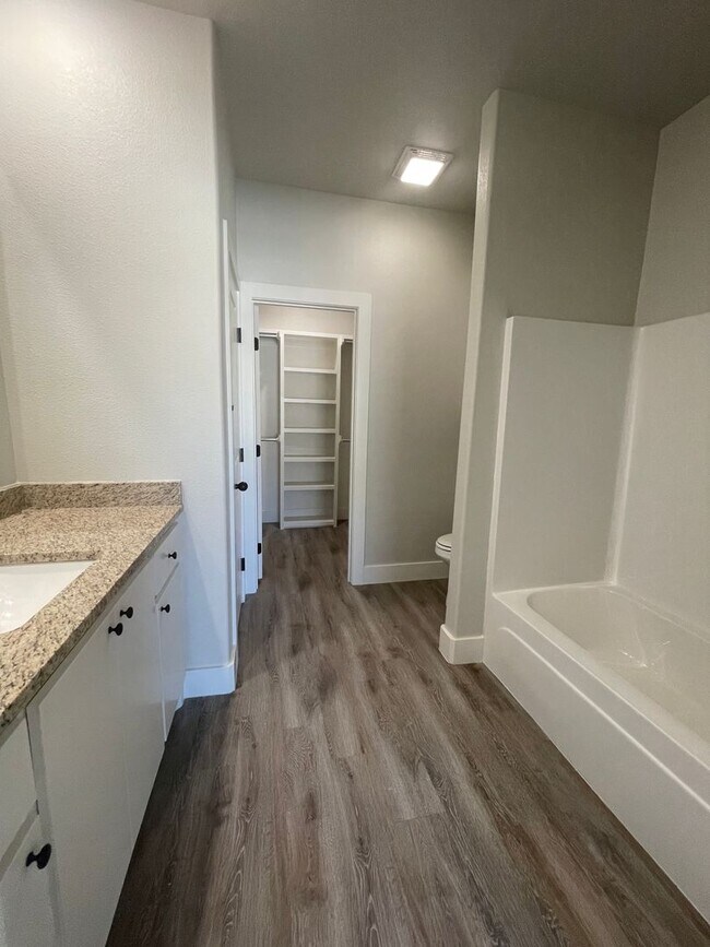 Building Photo - Townhome in Cooper School District!