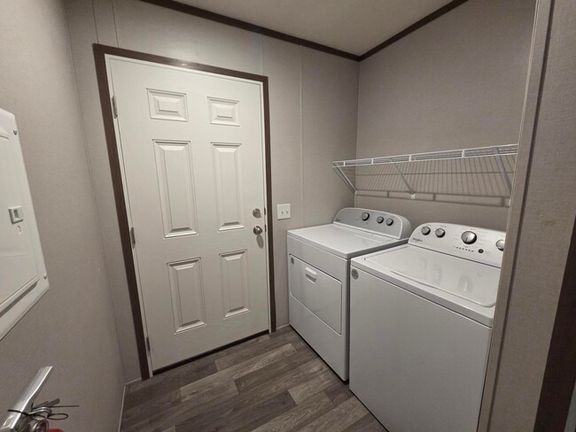 Building Photo - 299 Tamarack