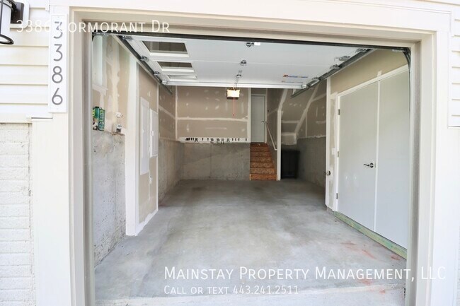 Building Photo - 2022 New Construction Townhome in Watershe...