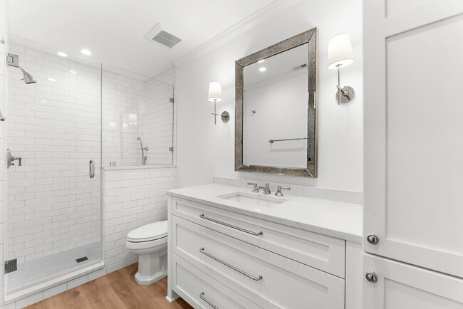 Building Photo - 1481 Center St Ext