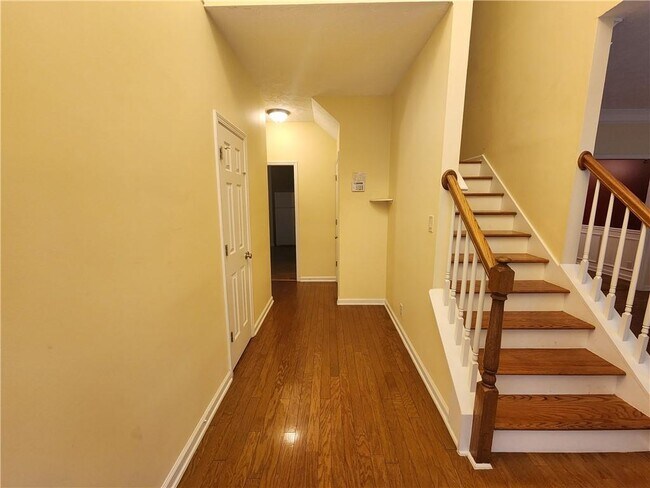 Building Photo - 350 Saddle Bridge Dr