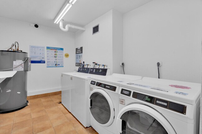 Building Photo - 3725 S Ocean Dr