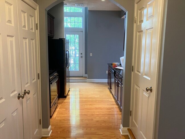 Building Photo - 215 Harvard St