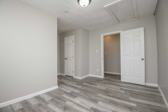 Building Photo - 912 Hotel Ave