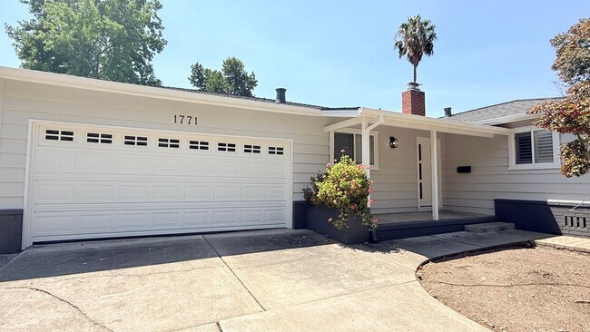 Building Photo - 1771 Lynwood Dr