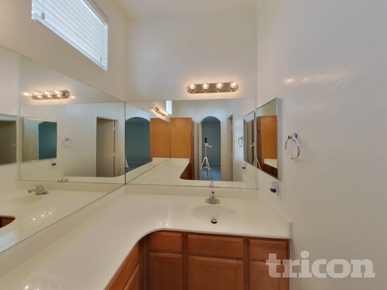 Building Photo - 17365 N Cave Creek Rd