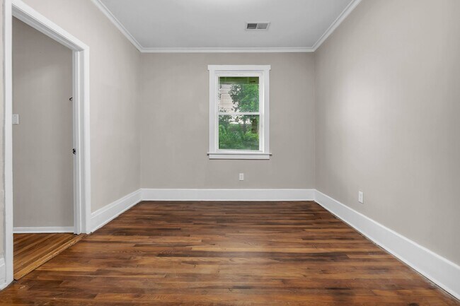Building Photo - 342 N Claybrook St