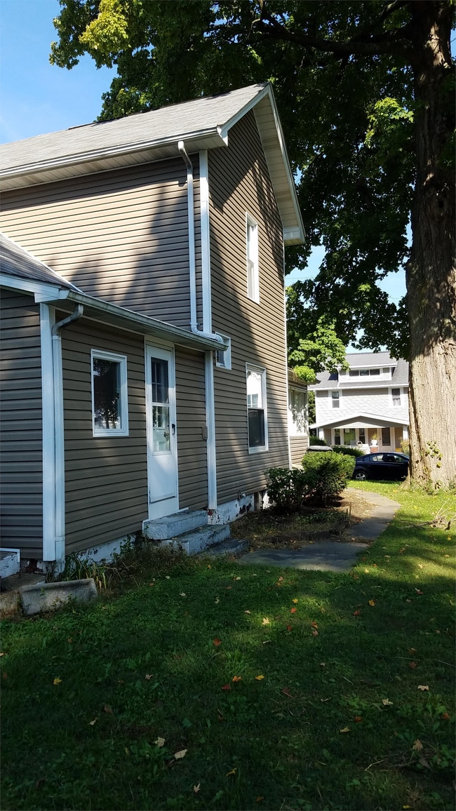 Building Photo - 412 Park St