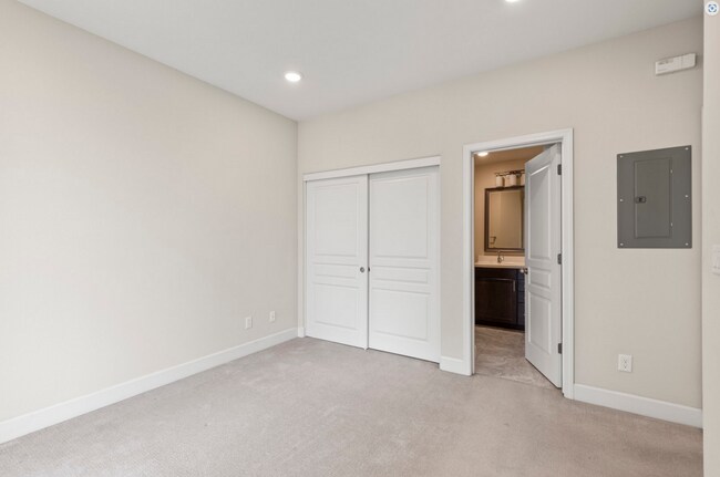 Building Photo - Amazing Newer Constructed 3br/2ba San Ramon Condo for Rent! Top Floor! Centrally Located for Conv...