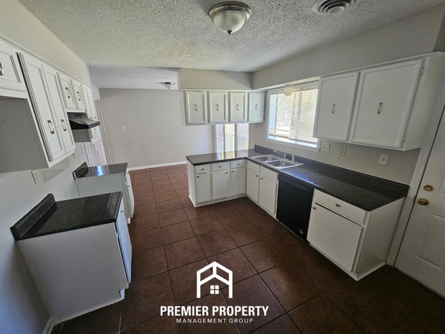 Building Photo - 3951 Silverleaf Rd