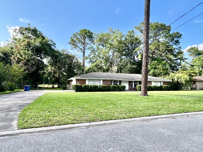 Building Photo - 5391 Golf Course Dr