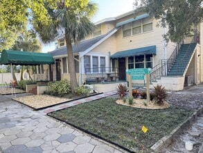 Sunnyhill Apartments - 832 1st St N