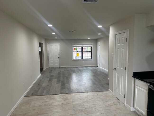 Building Photo - 11802 Leitrim Way