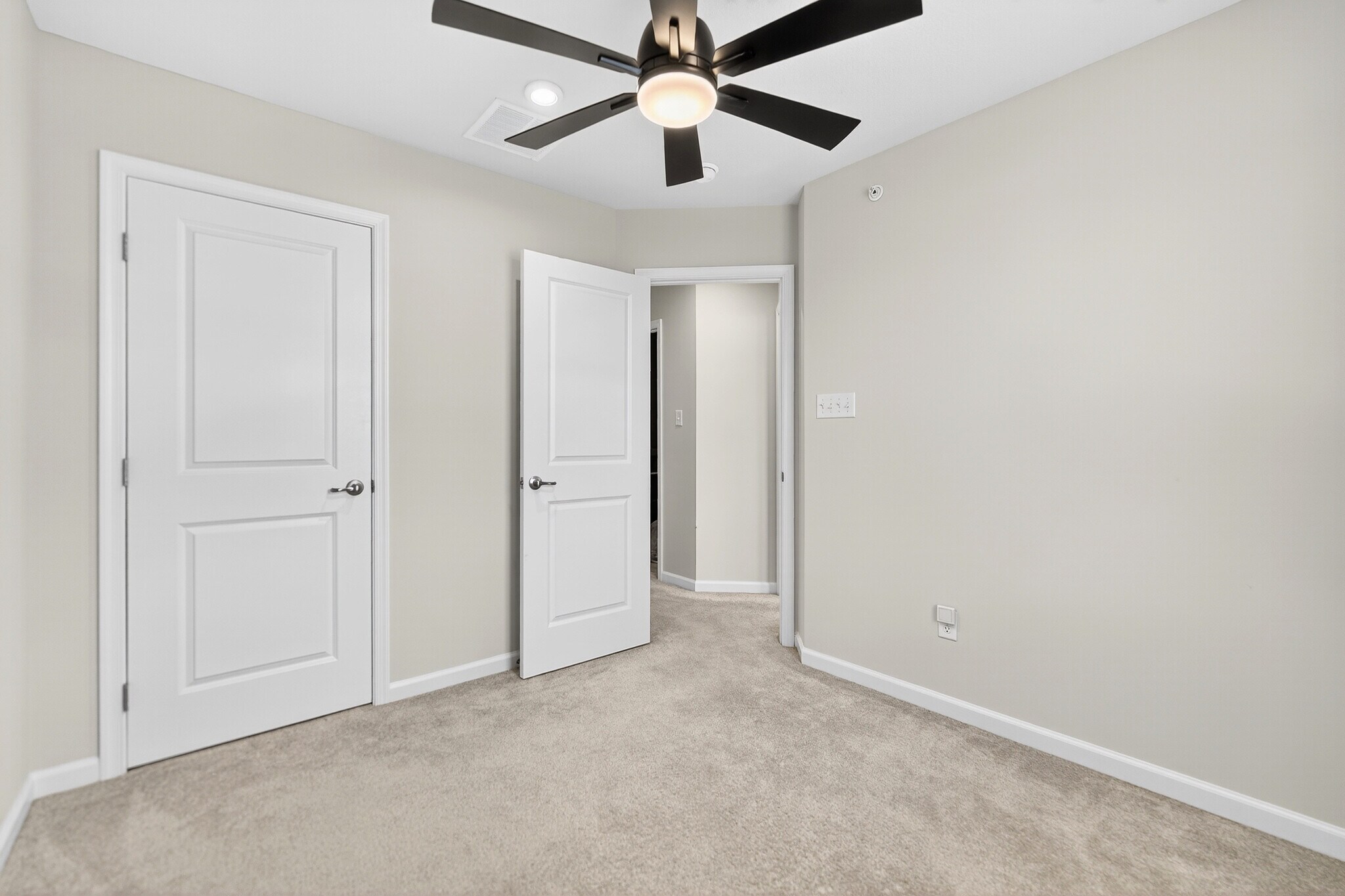Building Photo - 526 Dogwood Ln