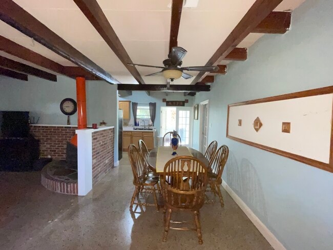 Building Photo - 257 SE Four Winds Dr
