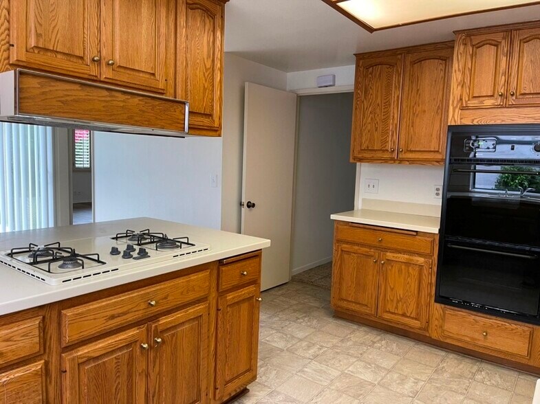 Building Photo - 22913 Juniper Ave