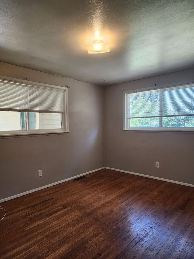 Building Photo - Long Realty & Property Management - 3 Bedr...