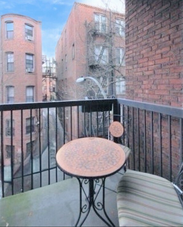 Building Photo - 424 Massachusetts Ave