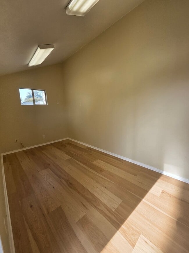 Building Photo - 821 Raymond Ave