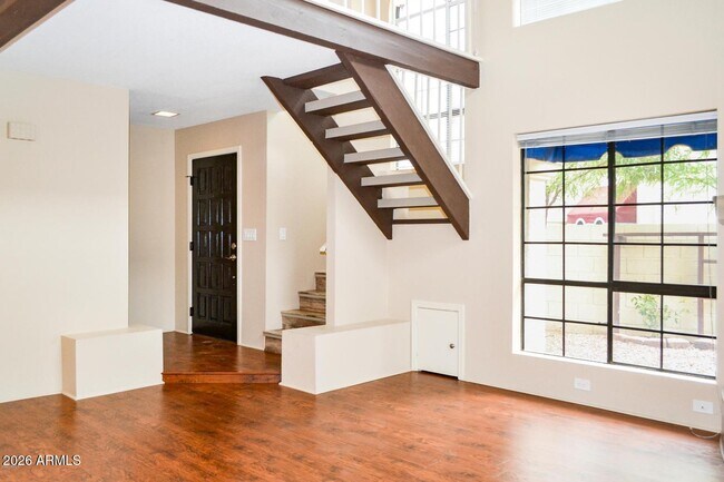 Building Photo - 5023 E Siesta Dr