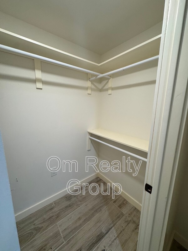 Building Photo - 3333 Calumet St