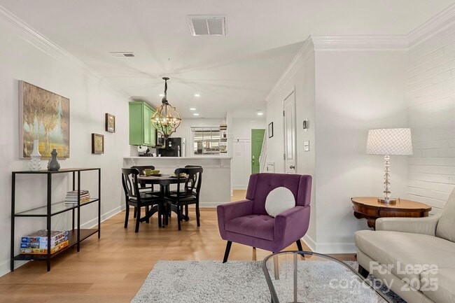 Building Photo - 1318 Green Oaks Ln