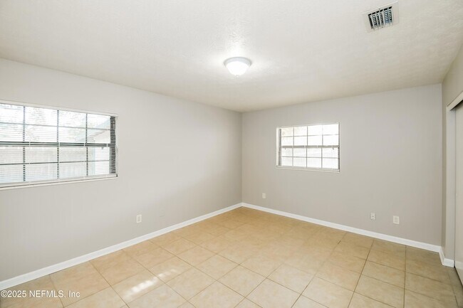 Building Photo - 5822 Jaguar Dr W