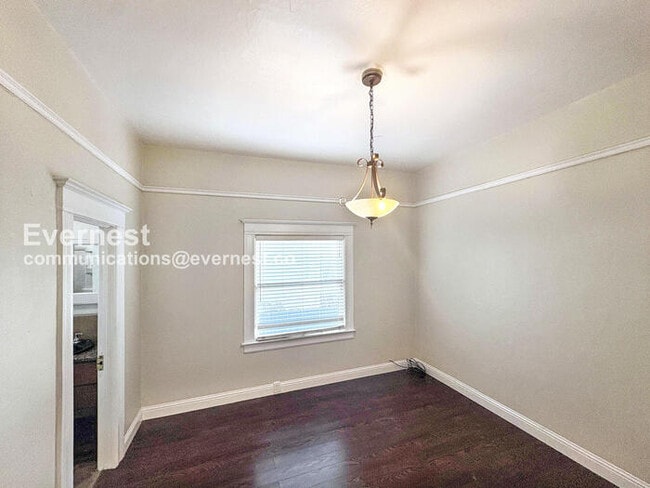 Building Photo - 714 60th St