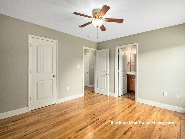 Building Photo - Charming Weaverville Bungalow