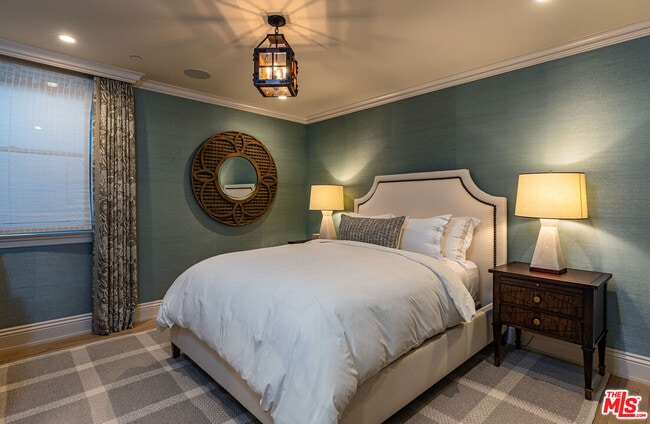 Building Photo - 127 Hollister Ave