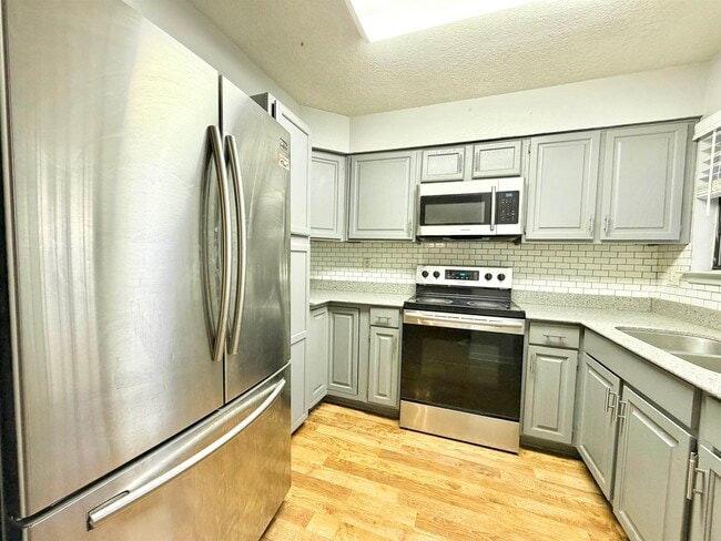 Building Photo - 101 W Del Mar Blvd