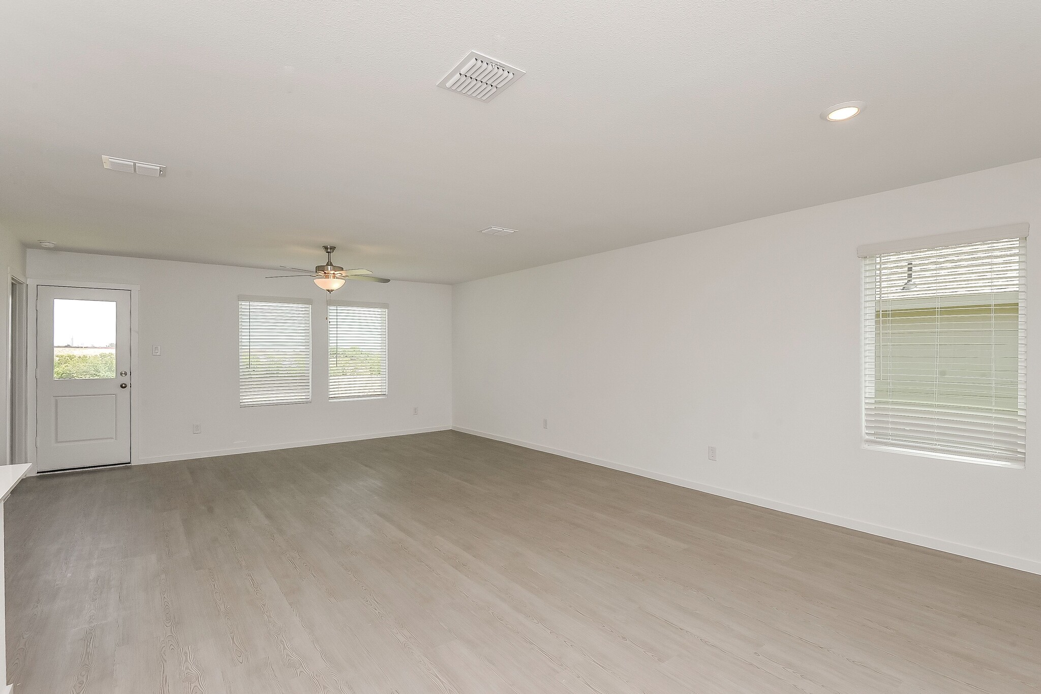 Building Photo - 2753 Mistwood Dr